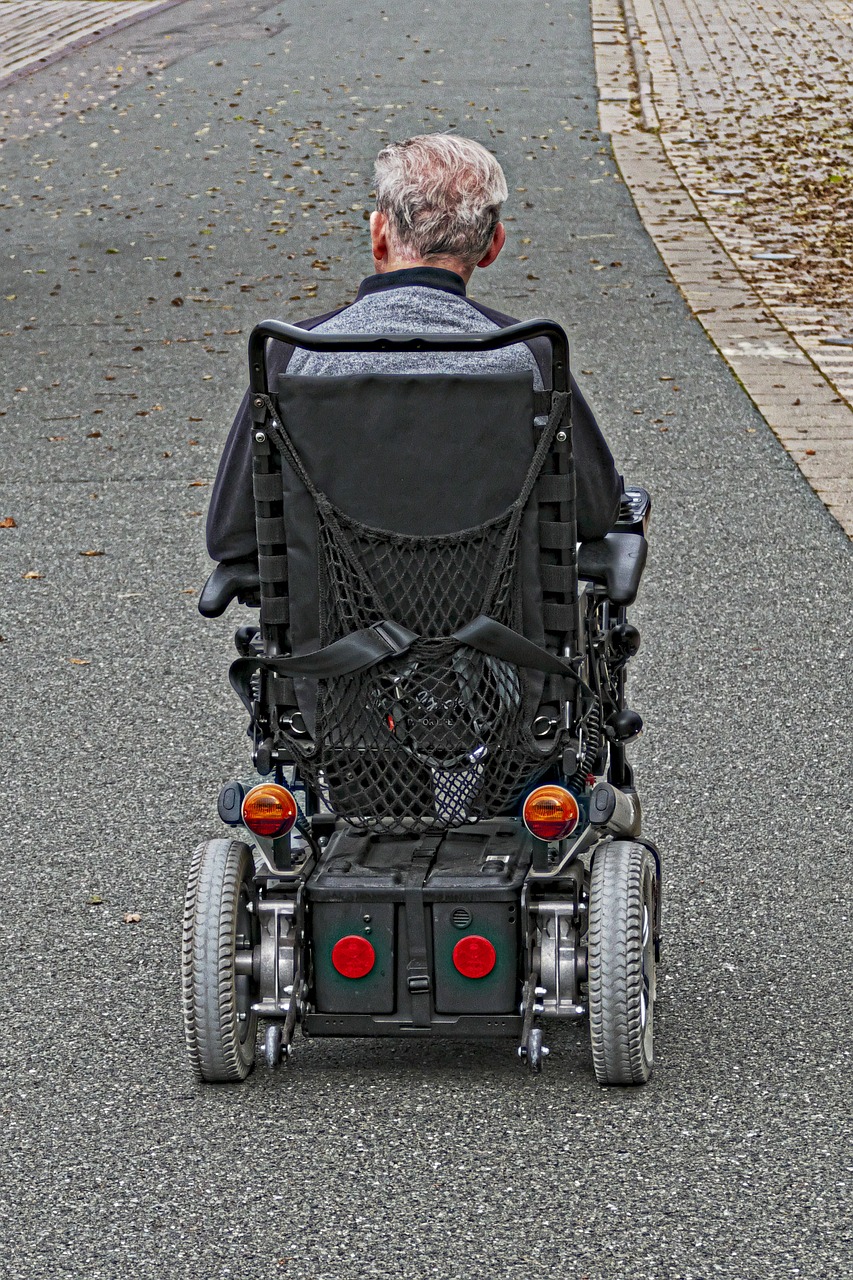 power-scooter-vs-electric-wheelchairs-our-senior-safety